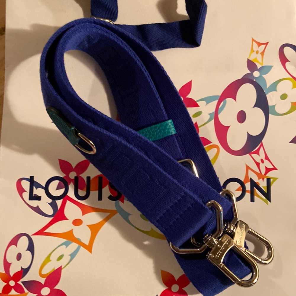Trio Pouch Illusion Crossbody bag strap